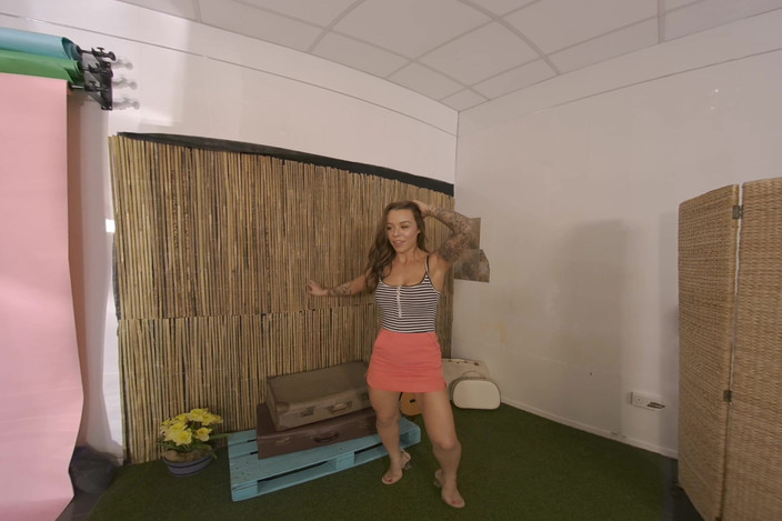 ZexyVR: Miah S - Garden Girl