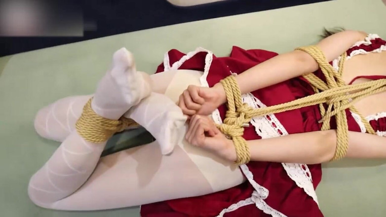 Aisan girl bondage: Jw1-dívka v bílých punčochách byla svázaná jako svazování Hogtie