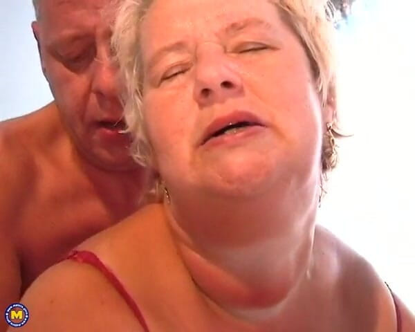 Mature NL: Big blonde lady ridding a cock