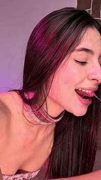 Menjilat Dildo Unicorn Saya