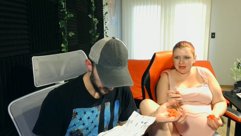 Sin Spice by Sophia Sinclair and Jasper Spice: Euwvdy bdsm tepelvibrator unboxing en masturbatie