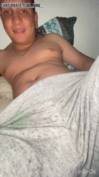 Ho convinto una giovane colombiana a lasciarmi registrare mentre lo masturbo
