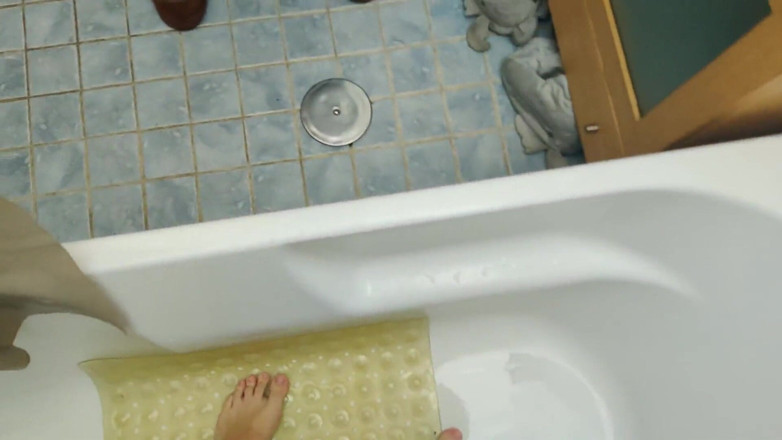 Miss Squirting: Meminta ibu tiri untuk melucutkan kaki saya berakhir dengan pancutan...