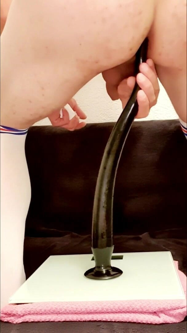 Timmyboy: Treinamento anal com profundidade com meu plugue de 50 cm
