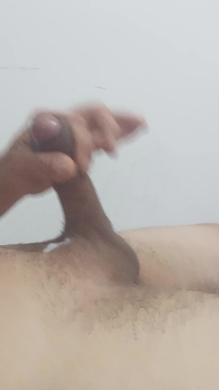 Oscar cor: Gecenin ortasında Oscarcor01'in yarağı çok sertleşiyor ve tüm sütü boşaltmak için...