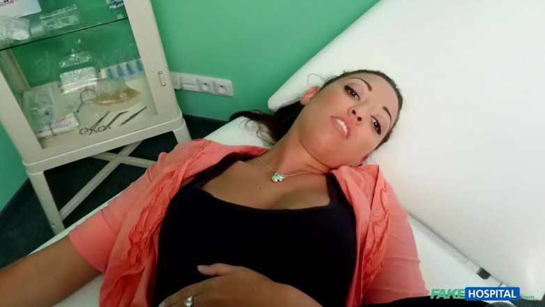 Fake Hospital: Жінка з проблемами фертильності отримує дозу члена лікаря
