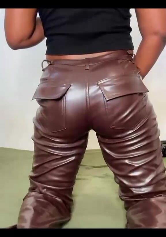 African Fart Queen: Vlastní Prd Video V Drahých Kožených Kalhotách