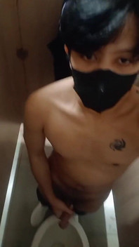 Sẵn sàng cho mẹ kế, bạn đang ở đâu? Pinoy twink thủ dâm và bắn tinh