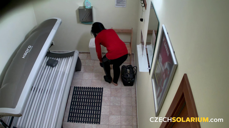 Czech Solarium: Czech Solarium 230: Divine MILF’s Sensational Performance