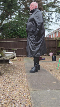 In trench di pelle