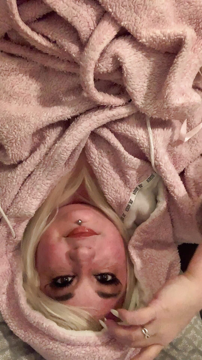 BlancaGirlBBW: Товстушка повія мастурбує на камеру, думаючи про тебе