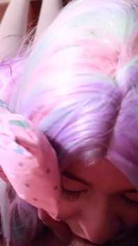La piccola miss cupcake succhia un cazzo succoso