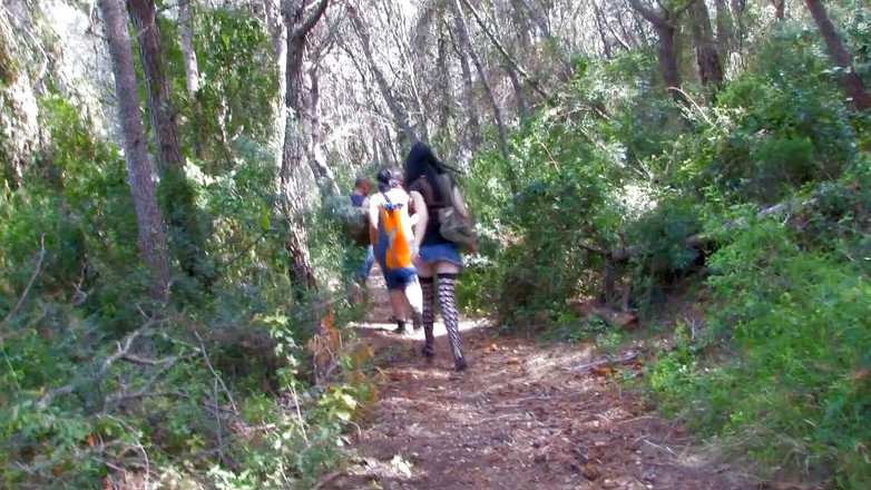 Horny Two really wet MILFs: Tvrdě ošukaná štěrbička nadržené teen kundy Cherry vypadá trochu plná mrdky...