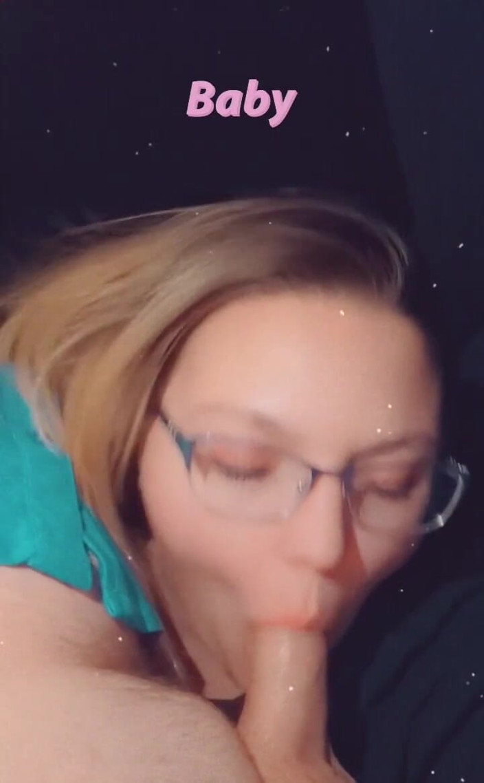 Funhousewife69: 仕事中にチンポをしゃぶる、しゃぶって仕事しなきゃ