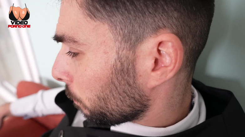 Video Porno One: Große Brüste, großer Hintern für diese große Schlampe, die gerne...