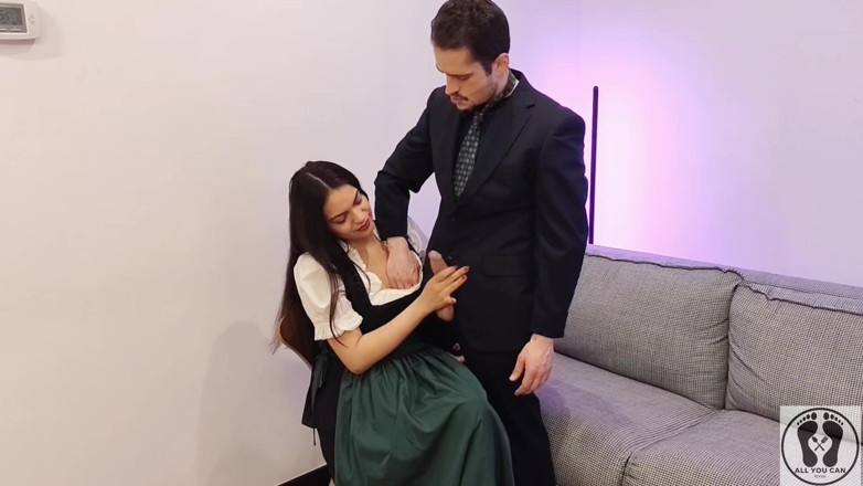 All You Can Fetish: Ana Spears masturbează sperma pulii șefului ei pe Dirndl Apron