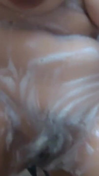 Gadis-gadis india lagi asik fingering memeknya di kamar mandi sendirian