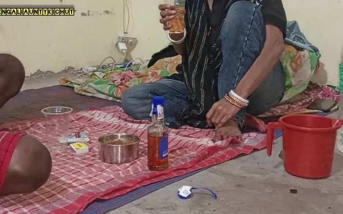 Bengali aunty ki chut: Hintli evli kadınla parti yaptıktan sonra seksi seks yapıyor