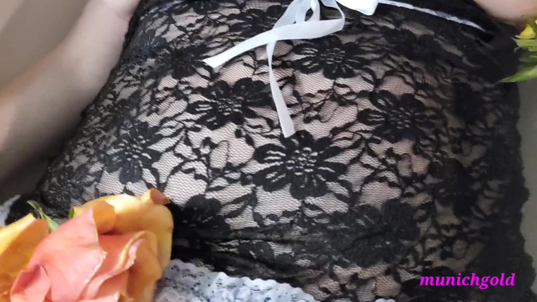 Munichgold: Masturbação sexy com meu novo vibrador de vidro na banheira