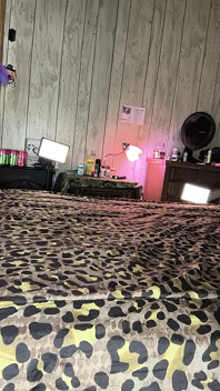 当他们偷偷等我去之前，她会吹的时候弄脏了床单
