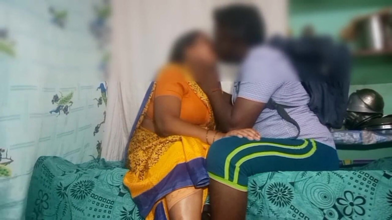 Priyanka314: Tamil üniversite öğrencisi öğretmen yatak odasında sikişiyor