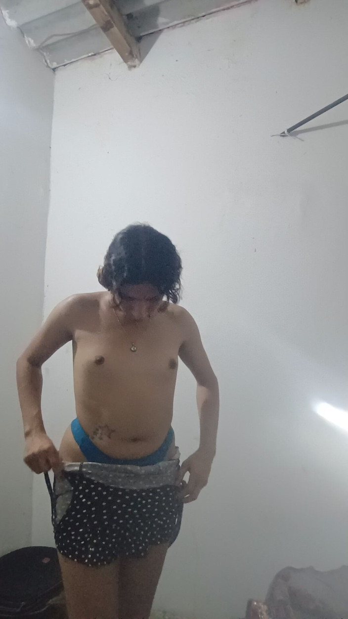 Femboy from Colombia: Payudara yang semakin besar dan besar