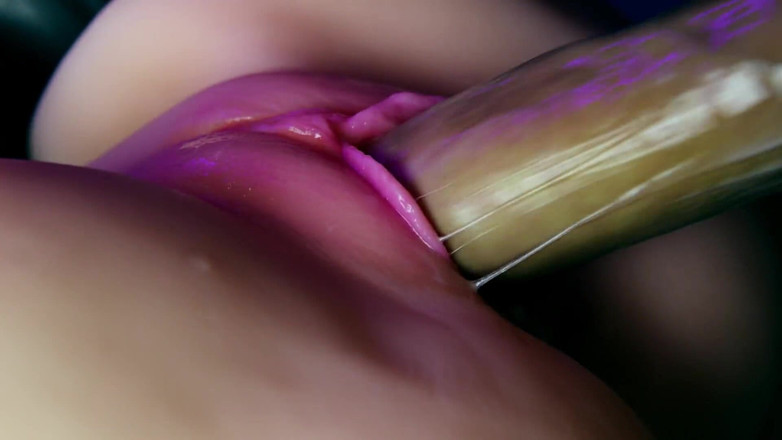 SEXY_GUYBEST: Hot Stud uwielbia spust dużo w różowej mokrej soczystej cipki