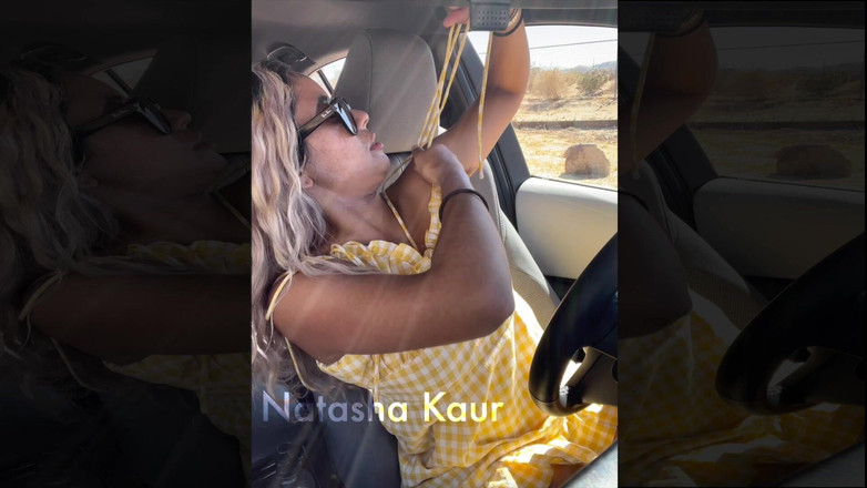 Natasha Kaur: मेरी पोशाक पट्टियों के साथ संघर्ष करना