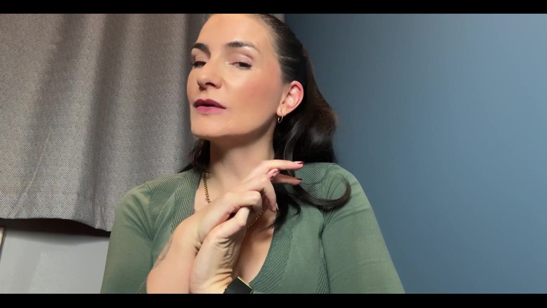 Adreena Winters: L’impôt sur les petites bites est dû !