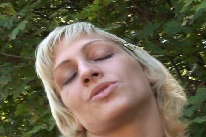 Enjoy German porn: La ragazza tedesca fomr con i piercing sulla figa deve...