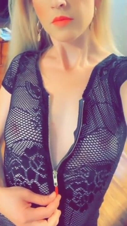 Chelly181818: Dildo emiyor ve sikişiyor