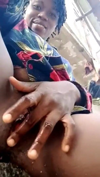African Isabella Loves Pee-games