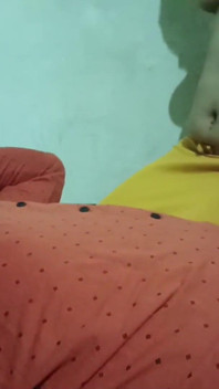 Marido e esposa fazem sexo romântico no quarto