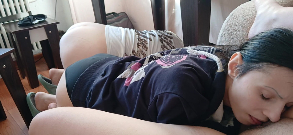 Lesbian-illusion: Saya menghukum teman wanita saya dan membuatkannya berlutut untuk menonton...