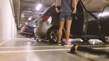 Twinks šukají s autem