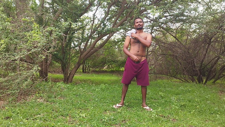 KUMBHA MANOJ KUMAR: Village forest in Xhard che vive l'attività sessuale quotidiana sull'educazione