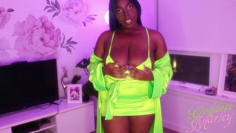 Goddess Marley: Green Turns Me on
