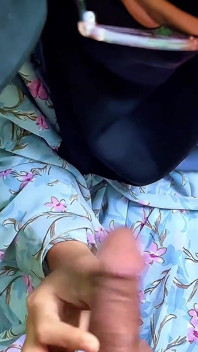 Apabila Seorang Wanita Seksi Datang Kepada Saya Meminta Derma