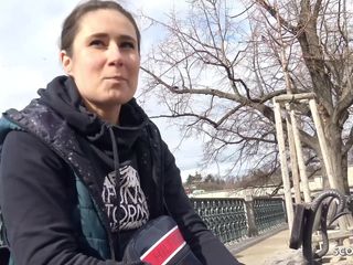 German Scout: Німецький скаут - мила тінка Лара Фокс розмовляє з першим трахом на кастингу