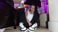 Raven Willow: Závislá na My Nikes
