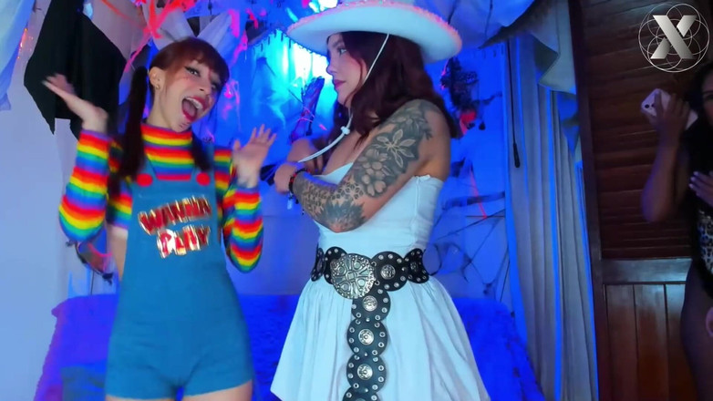 Lesbian Friends: Saya menghisap vagina kawan baik saya