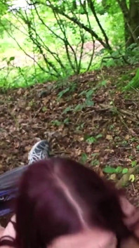 Scopo uno sconosciuto nella foresta