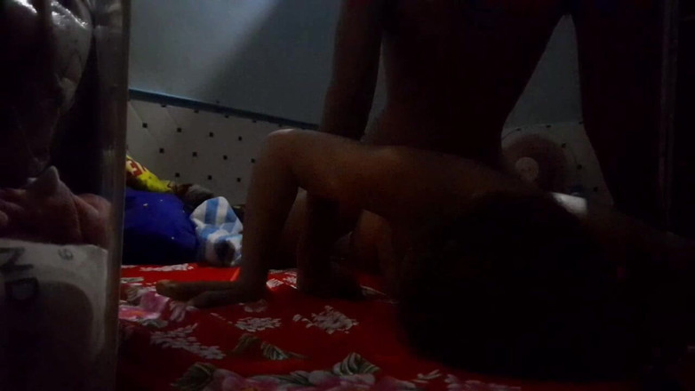 House wife: Urmărește-mă cum mă fut o văduvă de 35 de ani gemând,...