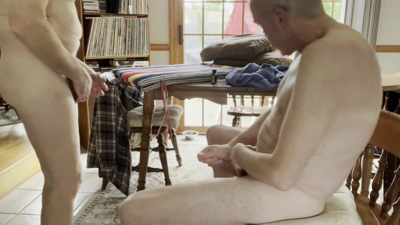 Tyler8: Schwanzlutschen bringt seinen schwanz bereit, papi zu ficken