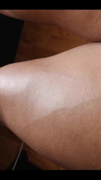 Ama le gambe grandi e i pantaloncini rossi