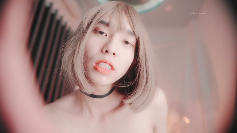 Ts Princess Rose: 亚洲娘娘腔撸管指挥和射精 第一人称视角