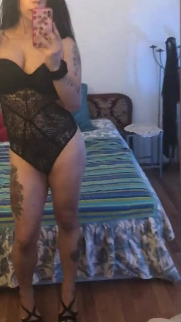 Tgirl Yaritza Vega: 전자