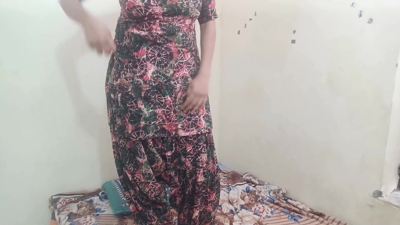 Yourdidipriya: Priya bhabhi verführt elektriker, während er repariert und fickt muschi