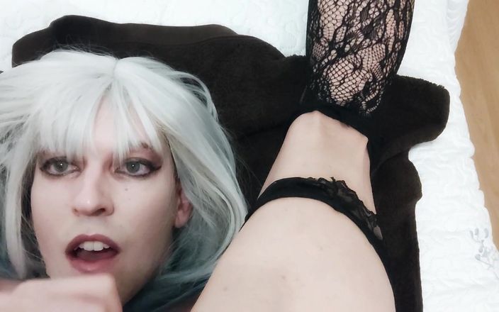 Leona Incubo: Femboy büyük bir dildoyla boşalıyor