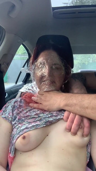 Plástico envoltório, respiração no carro ao ar livre